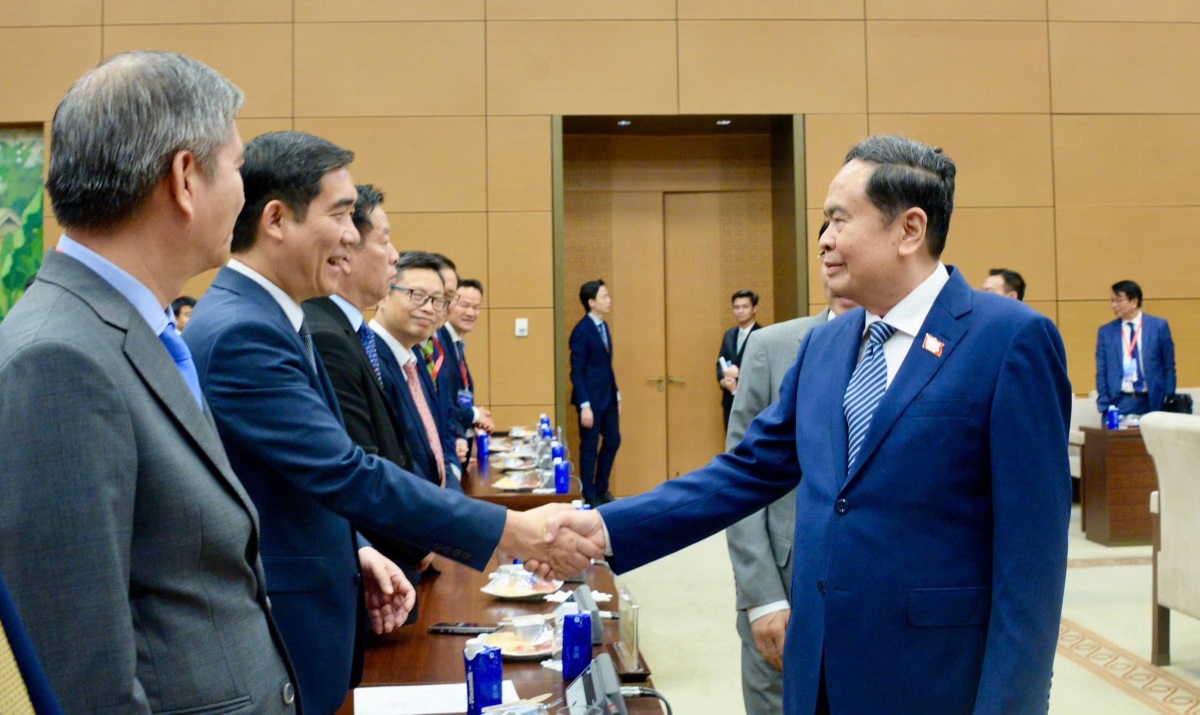 MN Terus Dampingi dan Ciptakan Kondisi yang Kondusif agar Perwakilan Vietnam di Luar Negeri Selesaikan Tugas dengan Baik
